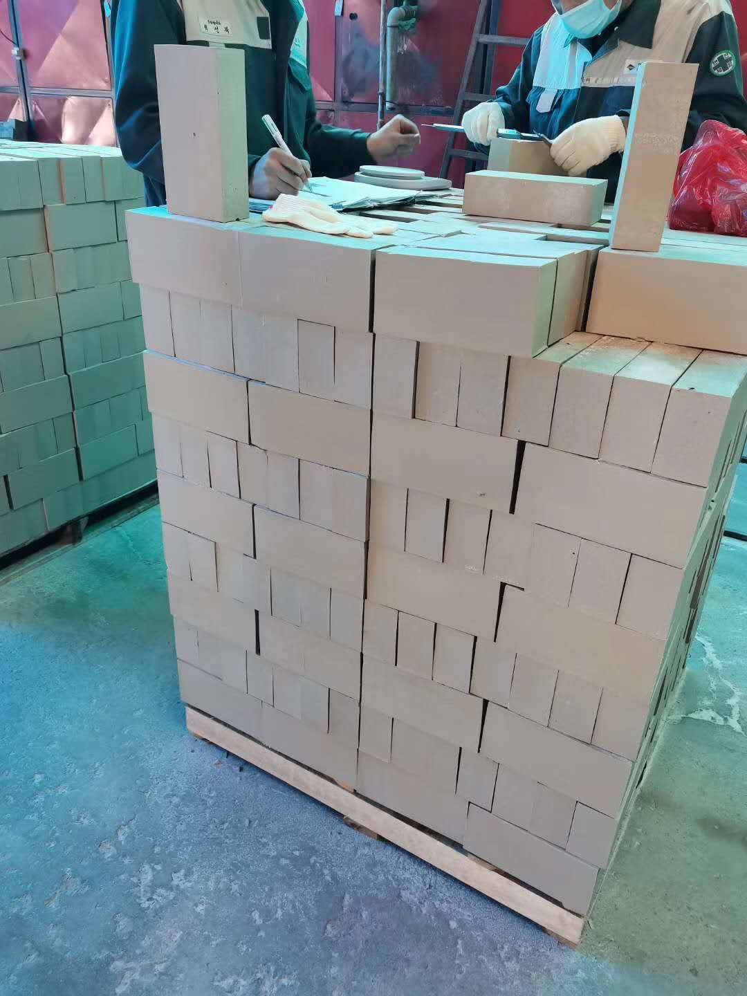 65厚耐酸磚今年處于一直是缺貨狀態(tài)，而且價(jià)格高，那么為什么會(huì)出現(xiàn)這種情況